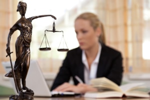 Ein Anwalt für Sexualstrafrecht unterstützt Opfer bei der Wahrnehmung und Durchsetzung ihrer Rechte.