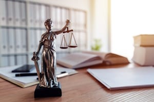 Was ist der Unterschied zwischen Angeklagter und Beschuldigter laut StPO?