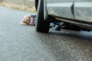 Fahrlässige Körperverletzung: Wer einen Verkehrsunfall verursacht und dabei jemanden verletzt, macht sich strafbar.