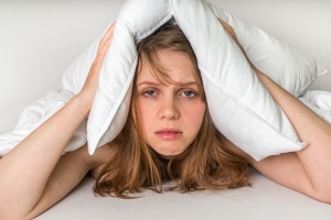 Bloße Weinkrämpfe, Angstzustände und Schlafstörungen stellen noch keine psychische Körperverletzung dar.