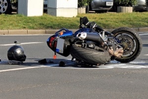 Insbesondere nach einem Motorradunfall kann Schmerzensgeld für einen Beckenbruch in Frage kommen.