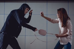 Bei Notwehr handelt es sich um einen Rechtfertigungsgrund aus dem StGB.