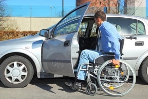 Schmerzensgeld nach einem Unfall kann für Dauerschäden als Rente ausgezahlt werden.