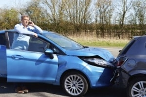 Je nach Schweregrad kann ein Schleudertrauma nach einem Unfall Schmerzensgeld nach sich ziehen.