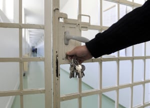 Sicherungsverwahrung: Eine Entlassung ist ausgeschlossen, wenn  die Gefahr besteht, dass der Betroffene schwerwiegende Straftaten begehen wird.