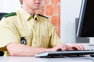 Bei einer Vernehmung muss die Polizei laut StPO den Beschuldigten belehren.