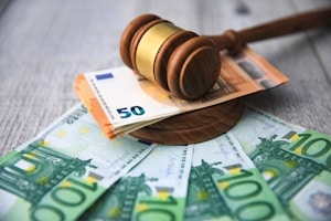 Wie viel bekommt ein Pflichtverteidiger im Vergleich zum Wahlverteidiger?